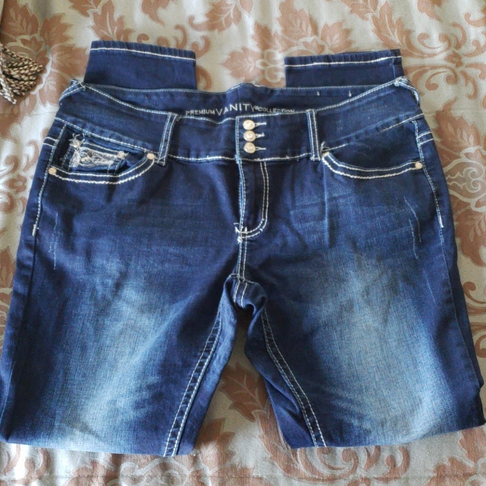 Size 32/33L vanity skinny jean